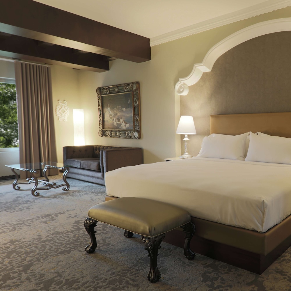 Deluxe Room, 1 King Bed - Photo 2