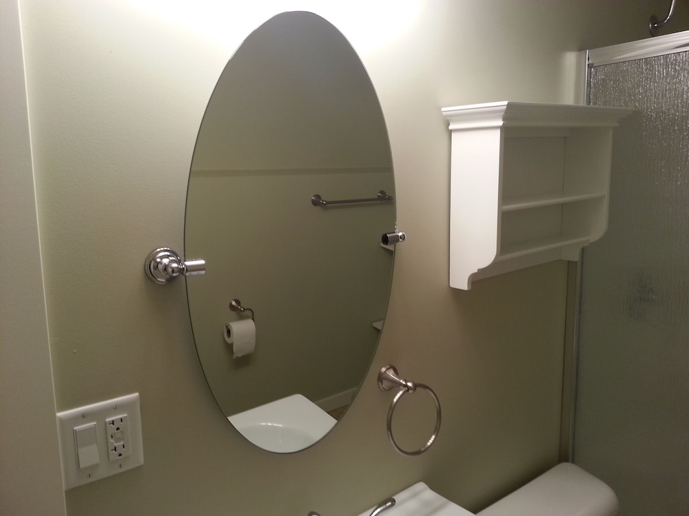 Suite, 3 Bedrooms, 2 Bathrooms photo 2
