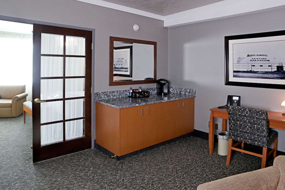 Suite - Photo 9