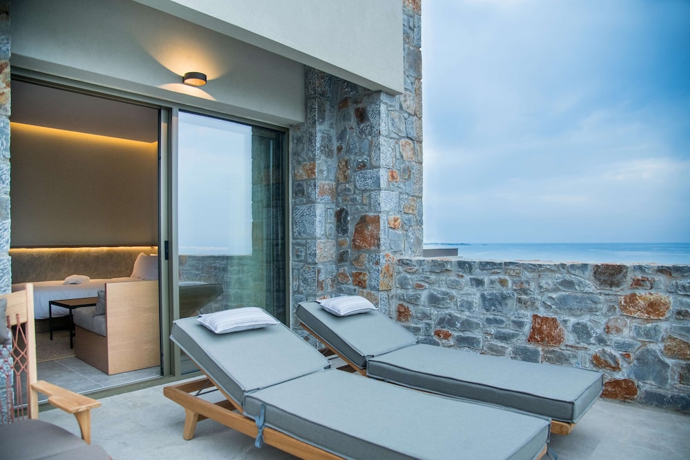 Sanctuary Suites Sea View Private Pool - Photo 12