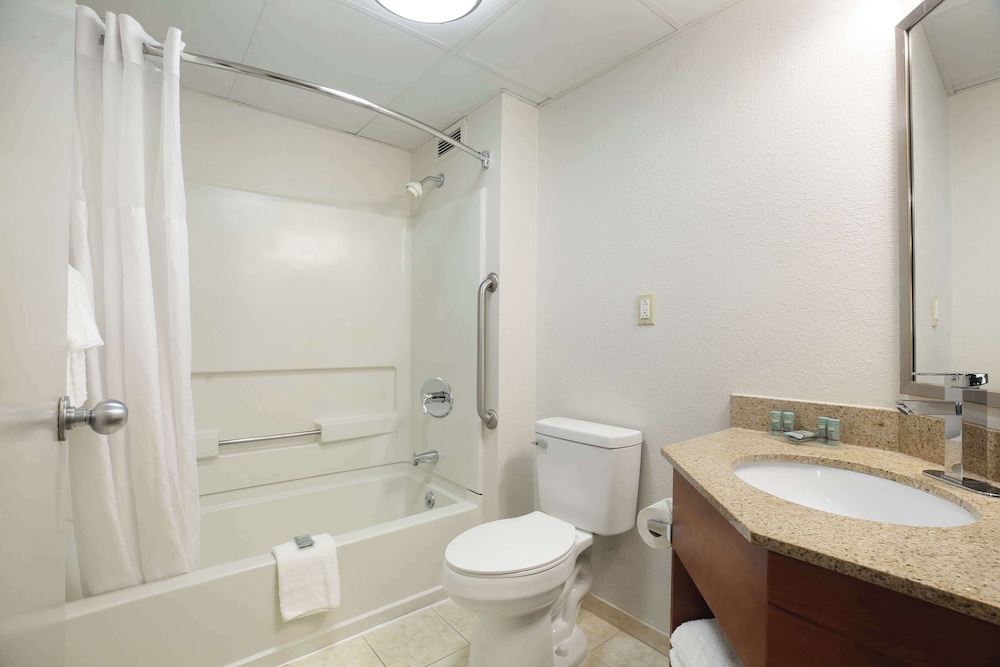 Family Suite, Multiple Beds, Non Smoking, Refrigerator & Microwave (Dining Table;with Sofabed) - Photo 4