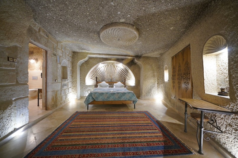 Superior Suite - Photo 5