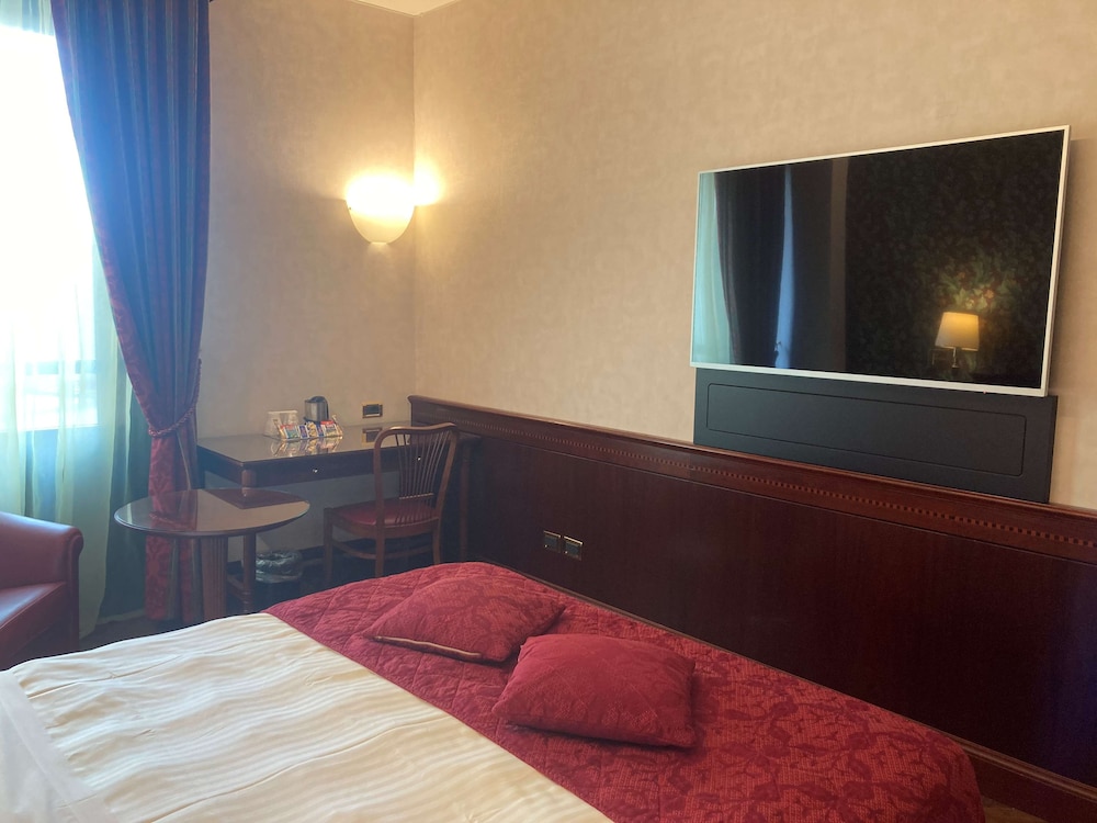 Classic Room, 1 Queen Bed thumbnail 5