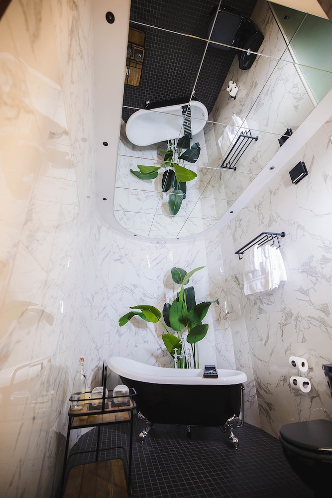 Romantic Room - Bath for 2 (The Red Room) - Photo 5