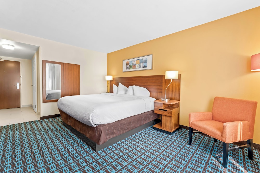 Room, 1 King Bed, Accessible, Non Smoking - Photo 1
