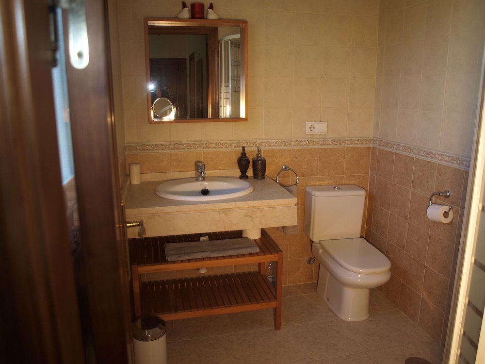 Twin Room, Shared Bathroom photo 2