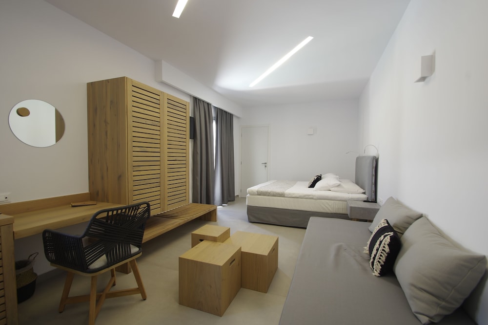 Family Studio Suite, Jetted Tub, Sea View (201) photo 3