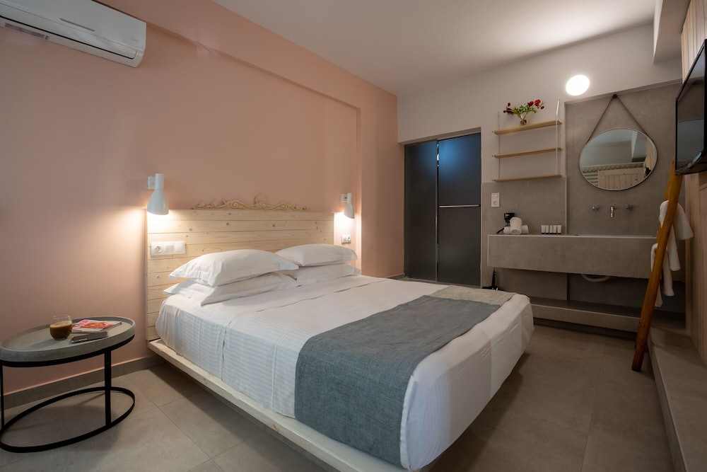 Two Bedroom Suite - Pool Front