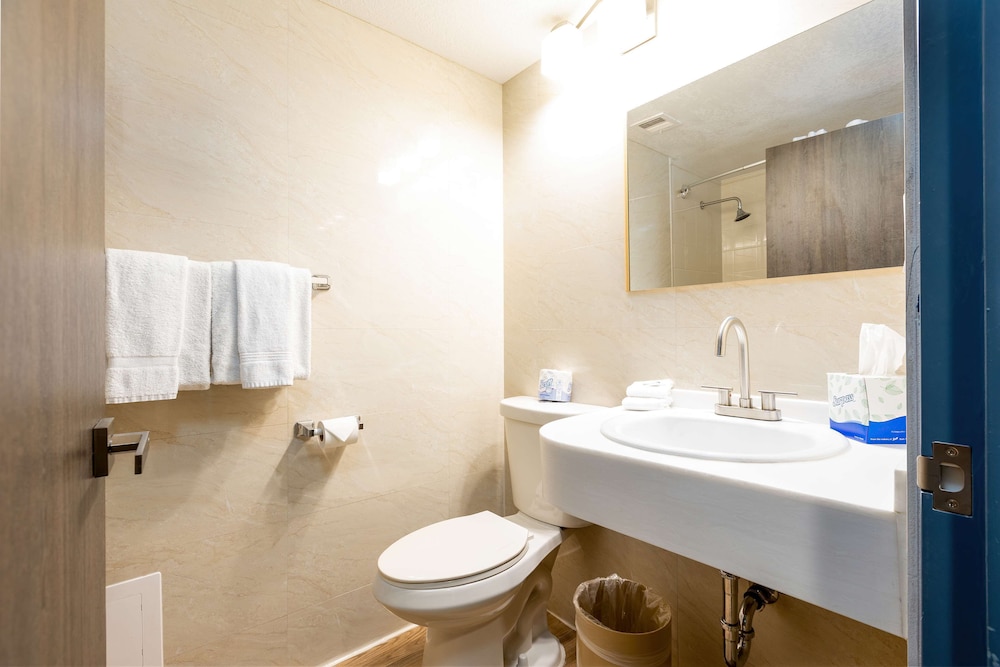 Junior Suite, 1 King Bed, Non Smoking, Balcony photo 2