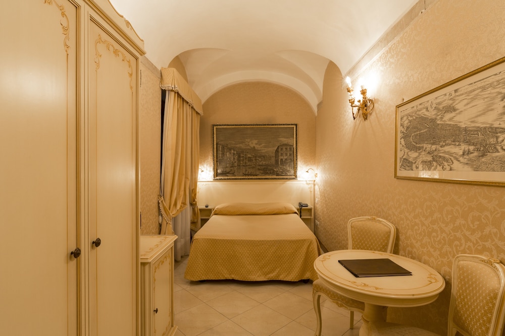 Double or Twin Room photo 2