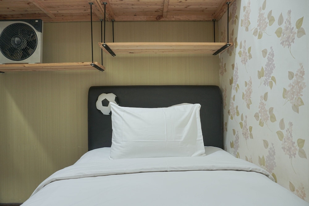 Room - Photo 16