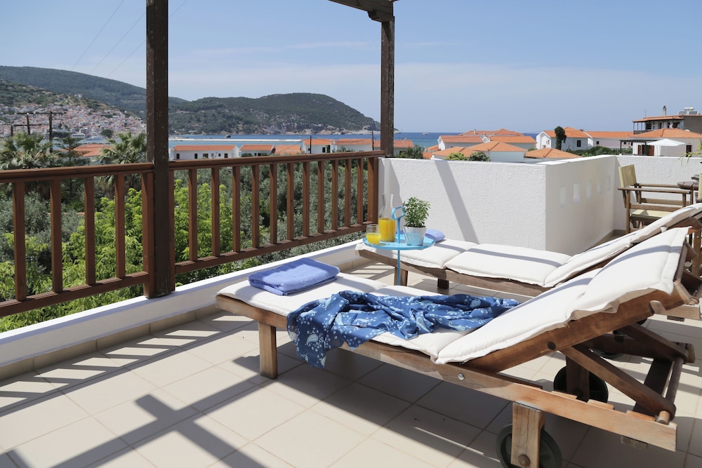 Family Room with Panoramic View