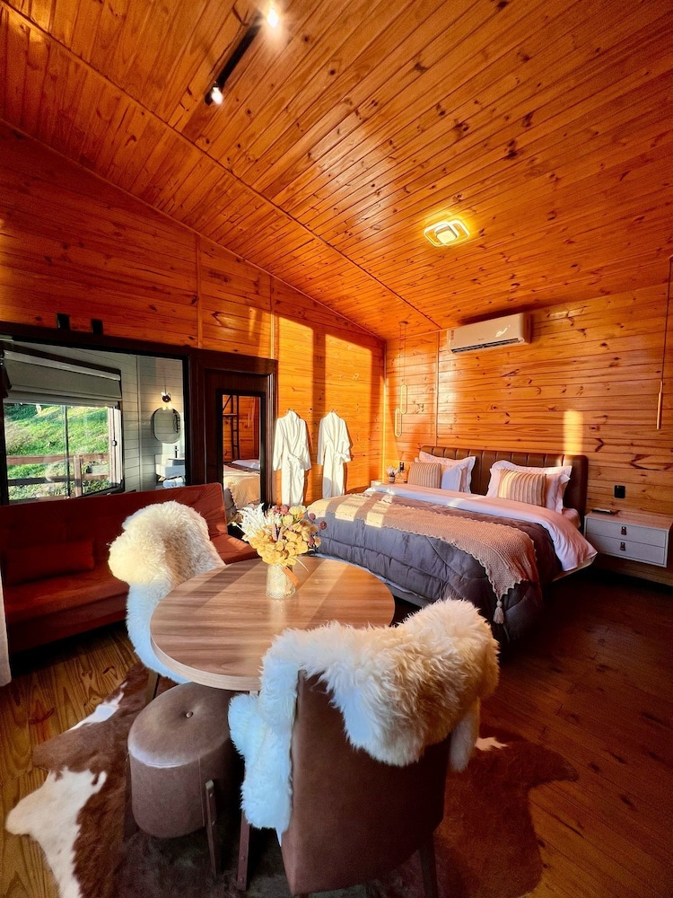 Deluxe Cabin, 1 King Bed with Sofa bed, Mountain View photo 1