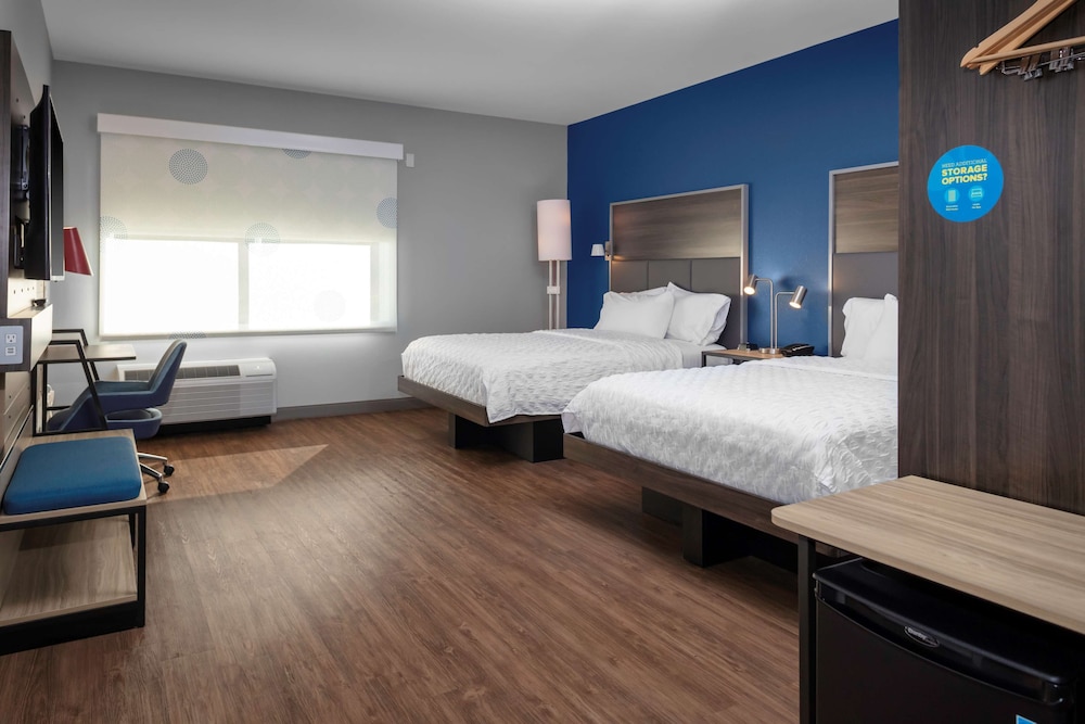 Room, 2 Queen Beds, Accessible (Roll-In Shower, Mobility & Hearing) - Photo 1