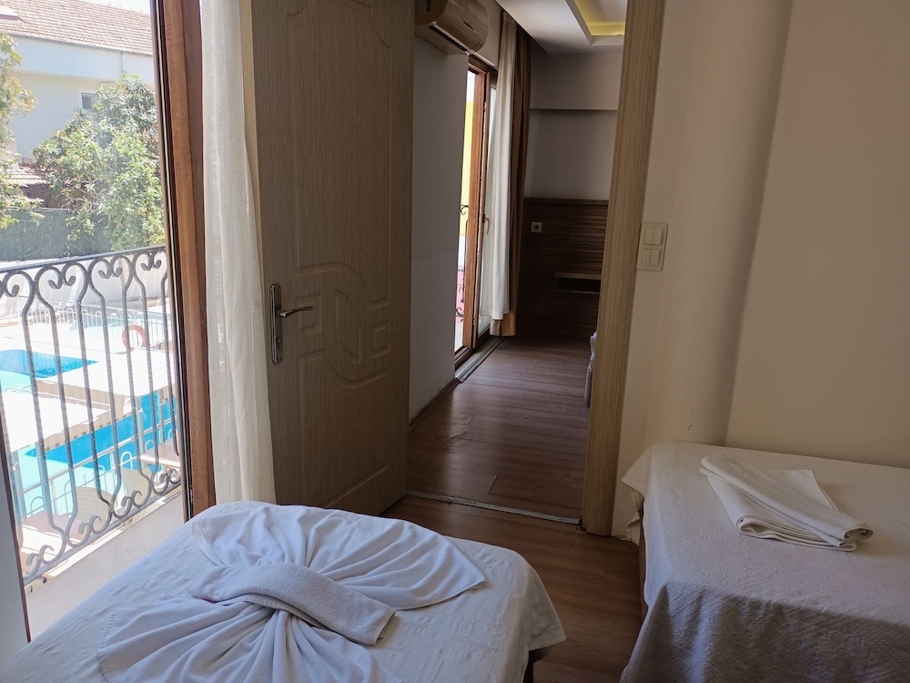 Standard Twin Room - Photo 4
