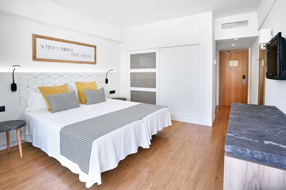Classic Double or Twin Room, Balcony