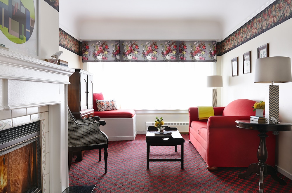 Deluxe Studio Suite - Photo 1