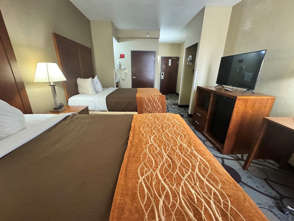 Deluxe Room, 2 Queen Beds, Accessible, Non Smoking (Mobility) - Photo 2