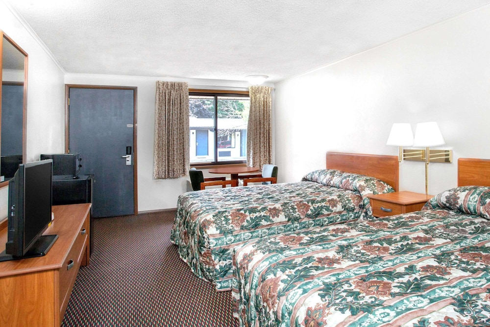 Room, 2 Double Beds - Photo 2