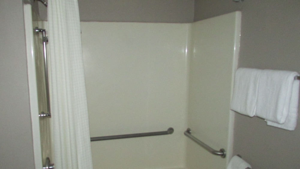 Room, 2 Queen Beds, Non Smoking, Microwave - Photo 2
