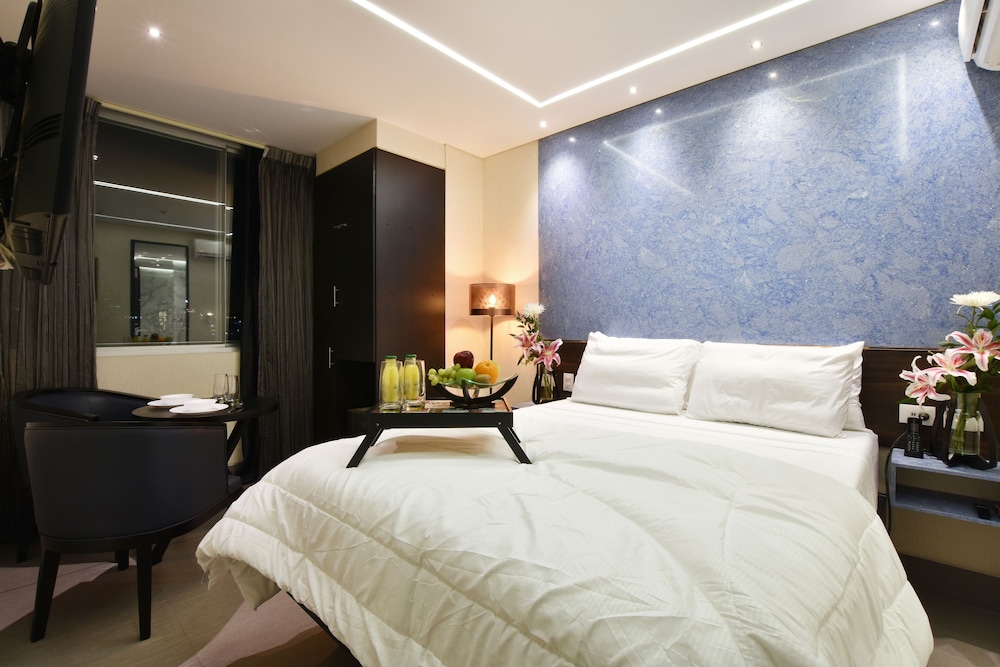 3-Bedroom apartment with hot tub on the balcony - Photo 14