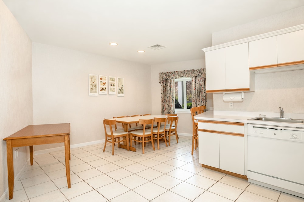 Room, Multiple Beds (2 Bath Townhouse) photo 2