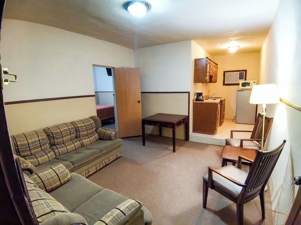 Suite, Courtyard View