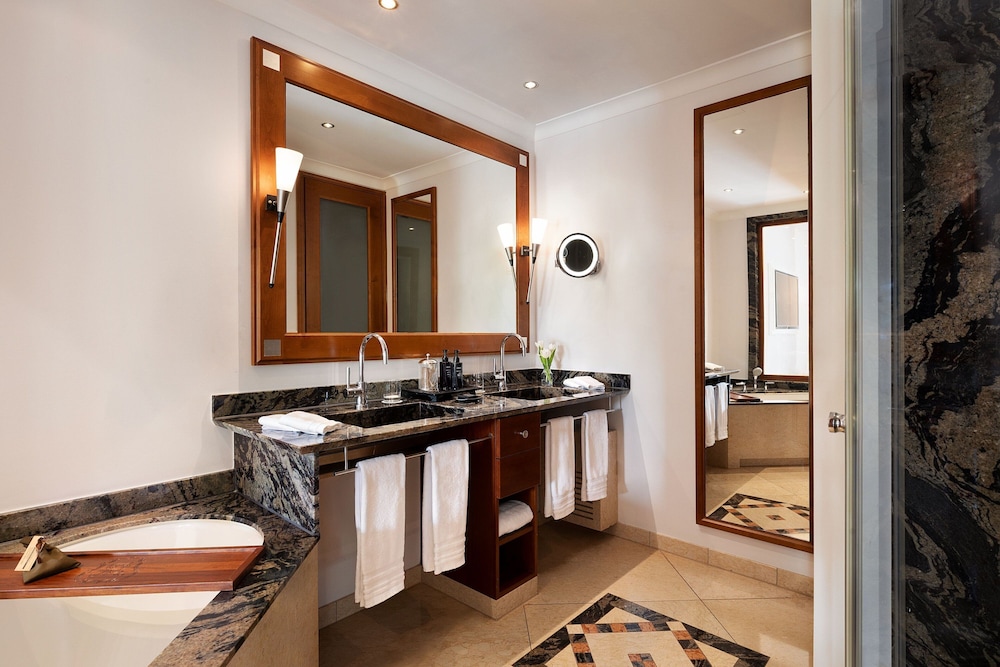 Suite, 1 Bedroom, Garden View (Private Pool)