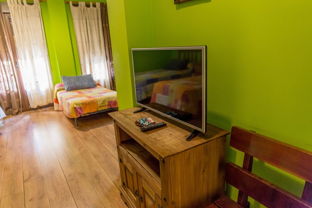 Family Room - Photo 5