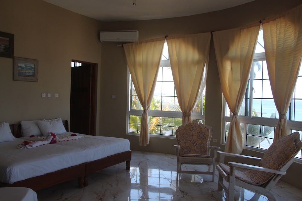 Quarto Deluxe, Múltiplas Camas, À Beira-Mar