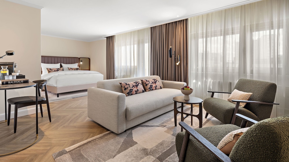 Suite, 1 King Bed, Balcony