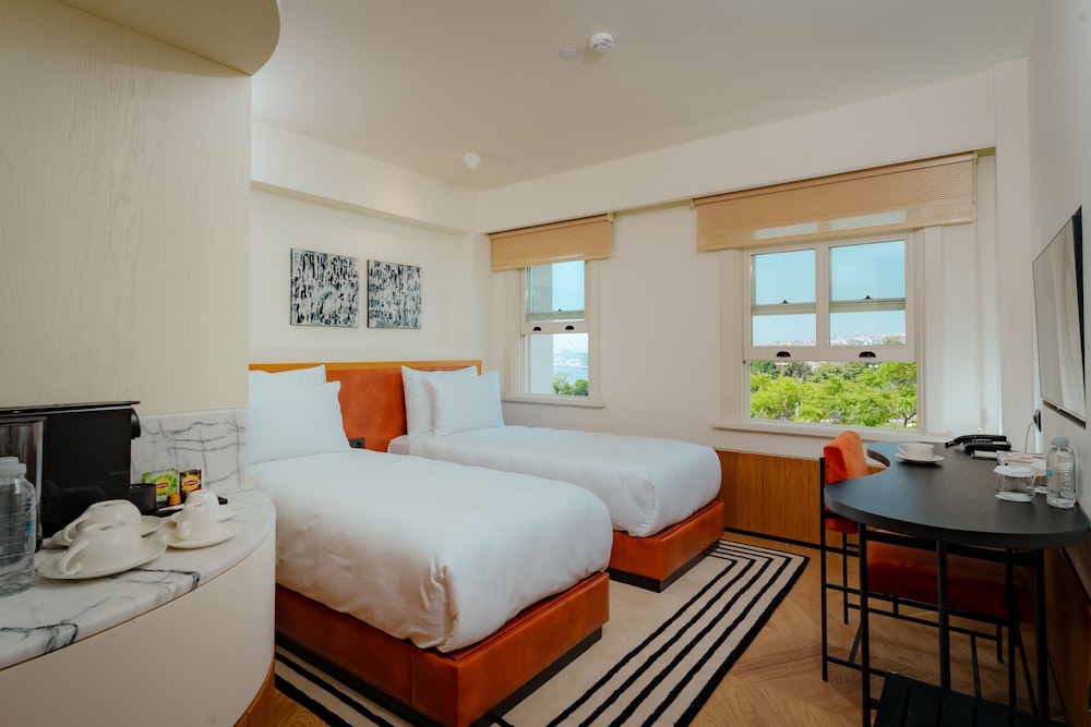 Superior Sea Or City View Room photo 2