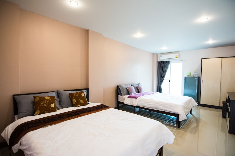 Family Room, 2 Queen Beds photo 3