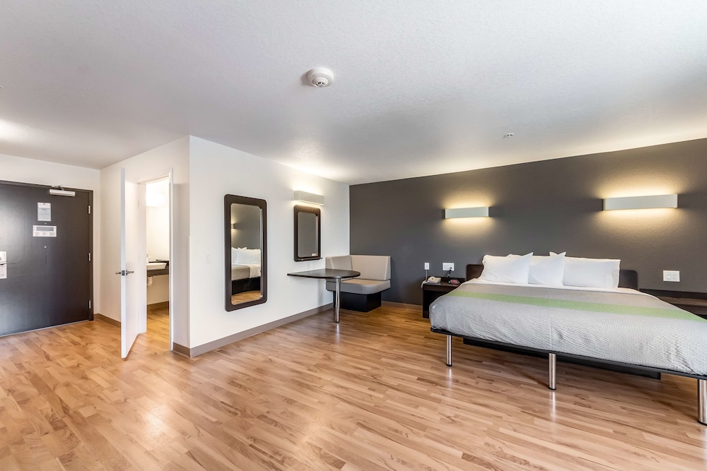 Deluxe Room, 1 King Bed, Non Smoking, Kitchenette photo 1