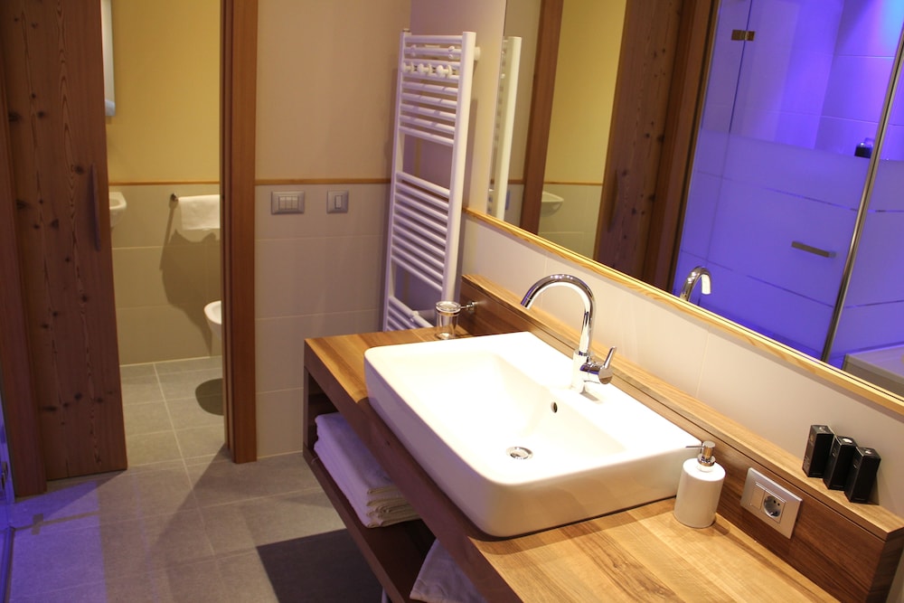 Superior room with small balcony photo 2