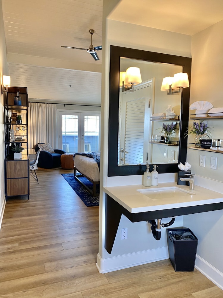 Traditional Double Room, Accessible, Private Bathroom (a SHORELINE) photo 3