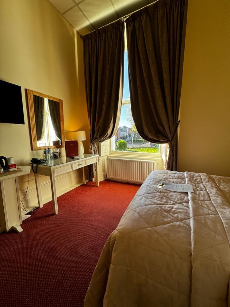 Standard Triple Room, 1 Bedroom, Ensuite photo 3