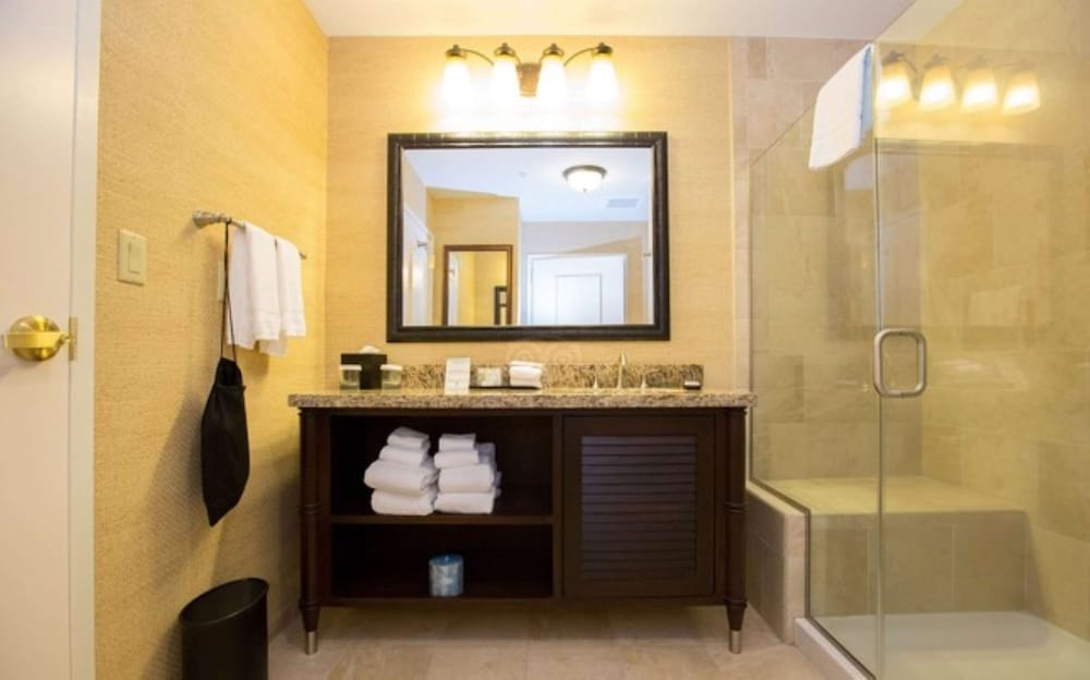 Premium Suite, 2 Queen Beds, Accessible (Hearing) thumbnail 6