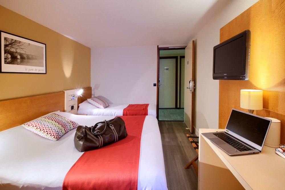 Standard Room, Multiple Beds photo 3