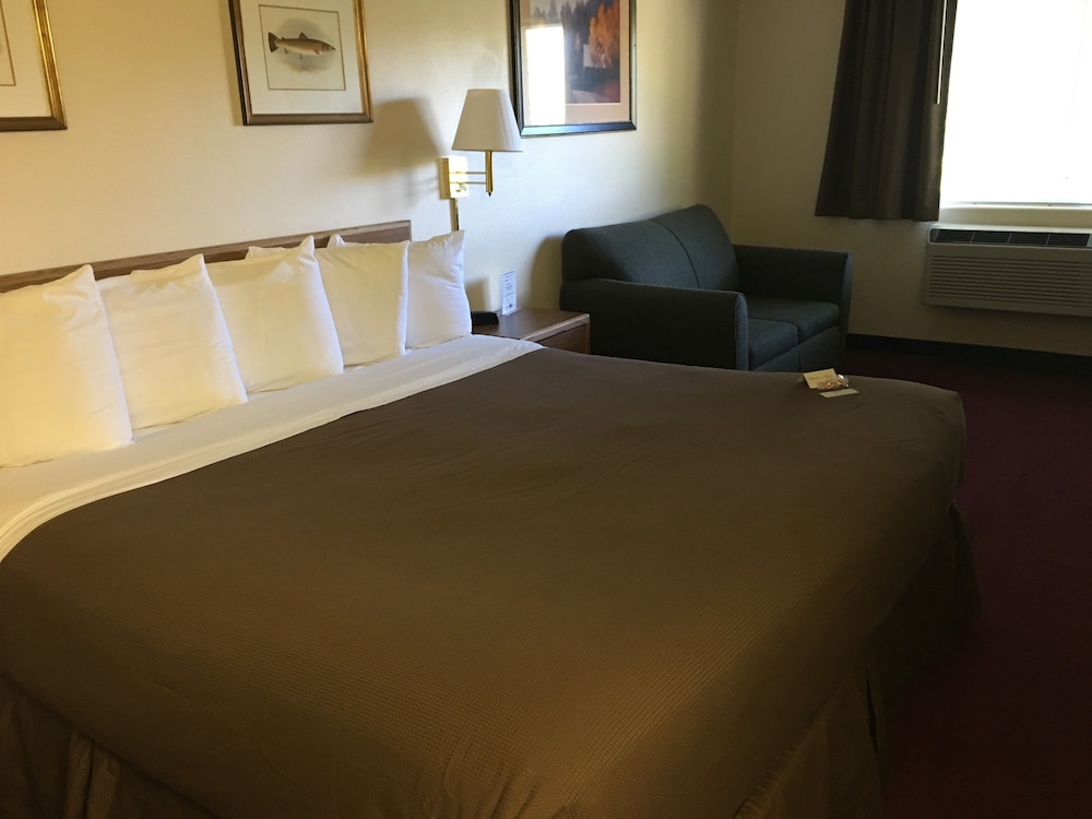 Standard Suite, 1 King Bed with Sofa bed photo 2