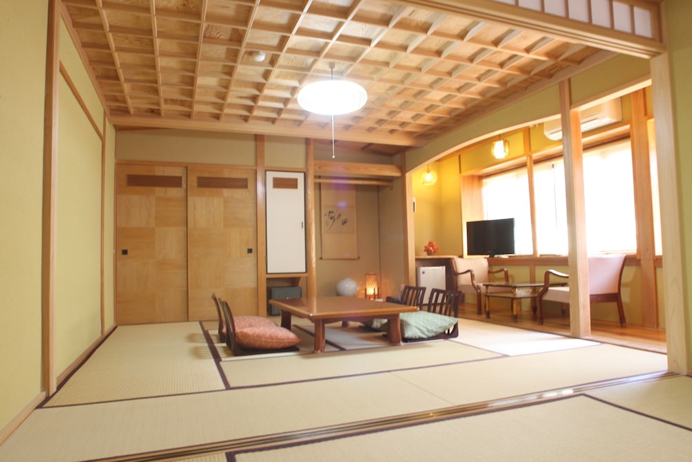 Japanese Style Room with Toilet - Photo 3