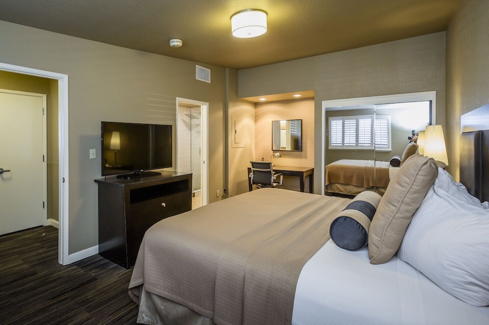 Executive Suite, 1 Bedroom (King) - Photo 4
