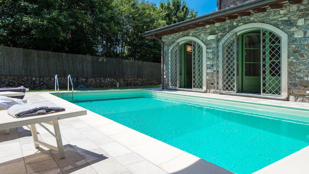 Villa photo 2