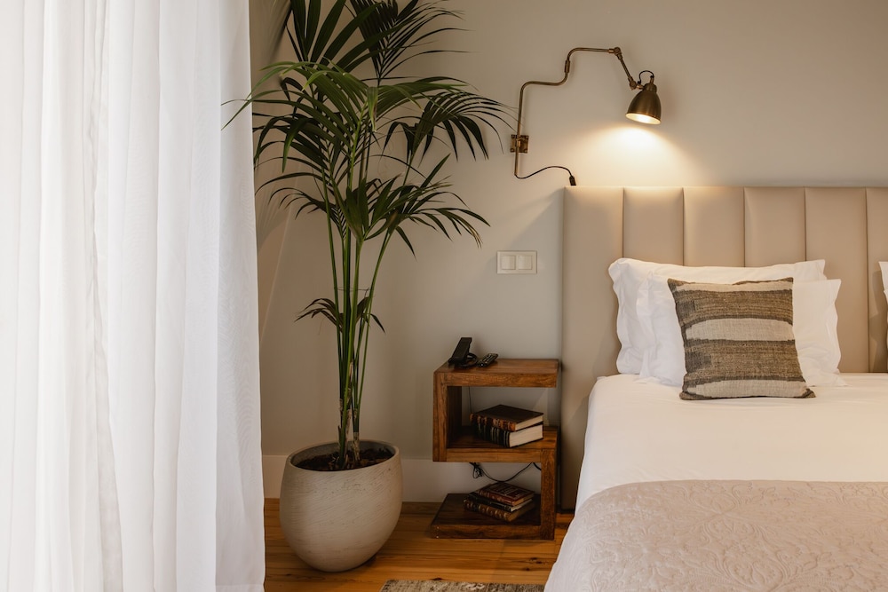 Signature Suite - Photo 2