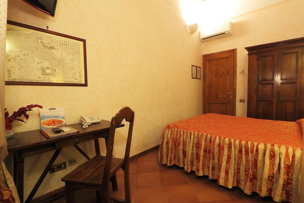 Economy Double Room, Private Bathroom (external) photo 2