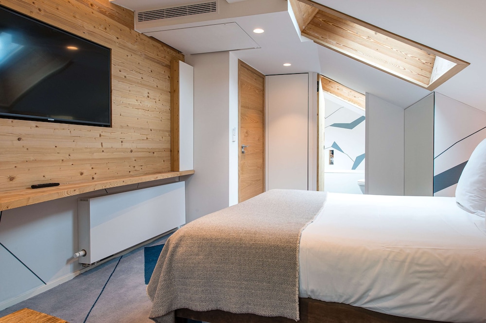 Superior Room, 1 Queen Bed, Non Smoking, Mountain View photo 3