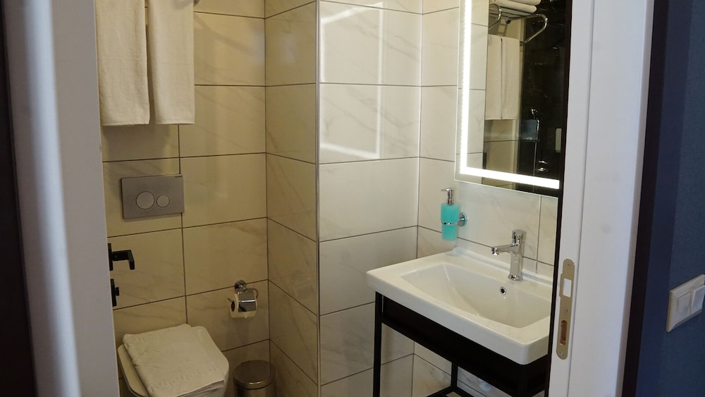 Standard Room - Photo 9