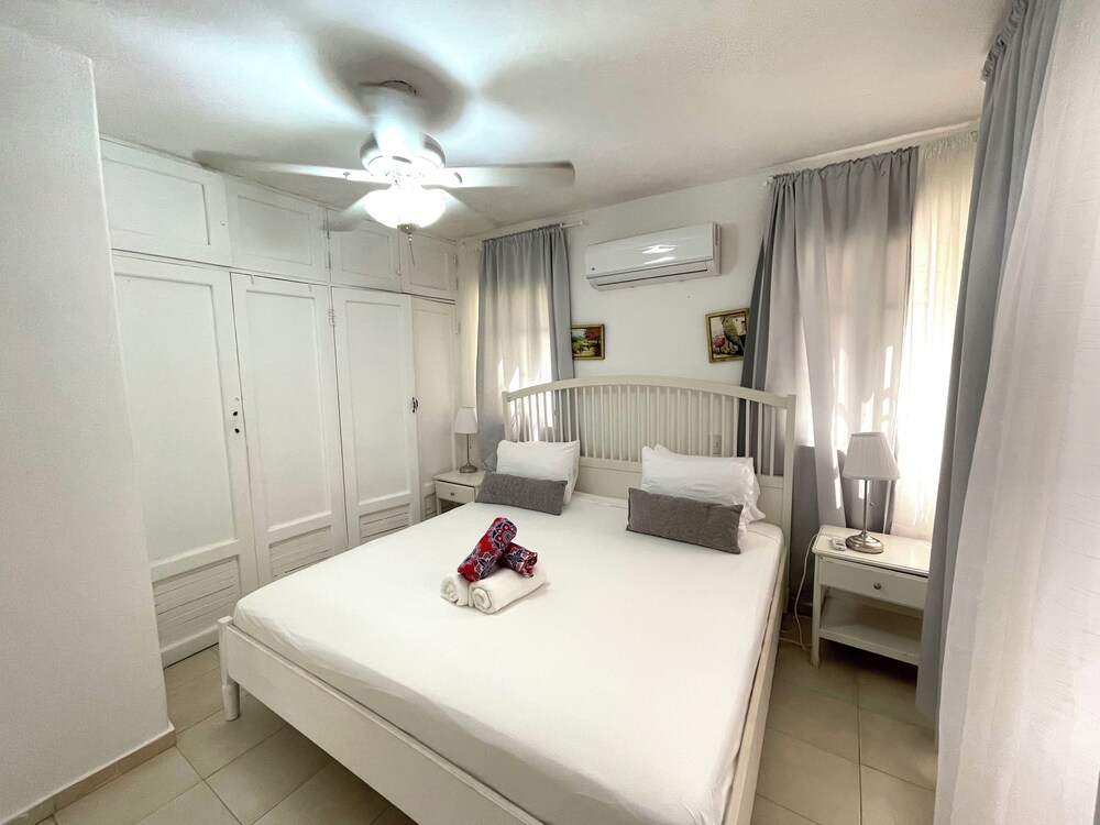 Villa, Beachside