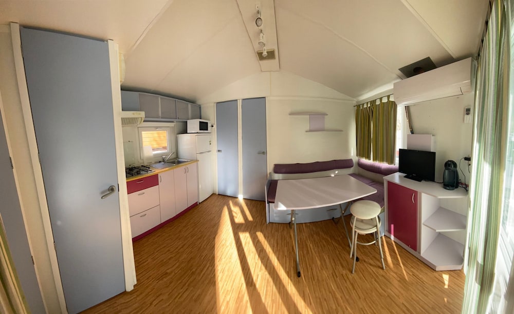 Basic Mobile Home, 2 Bedrooms (4 pax) photo 2