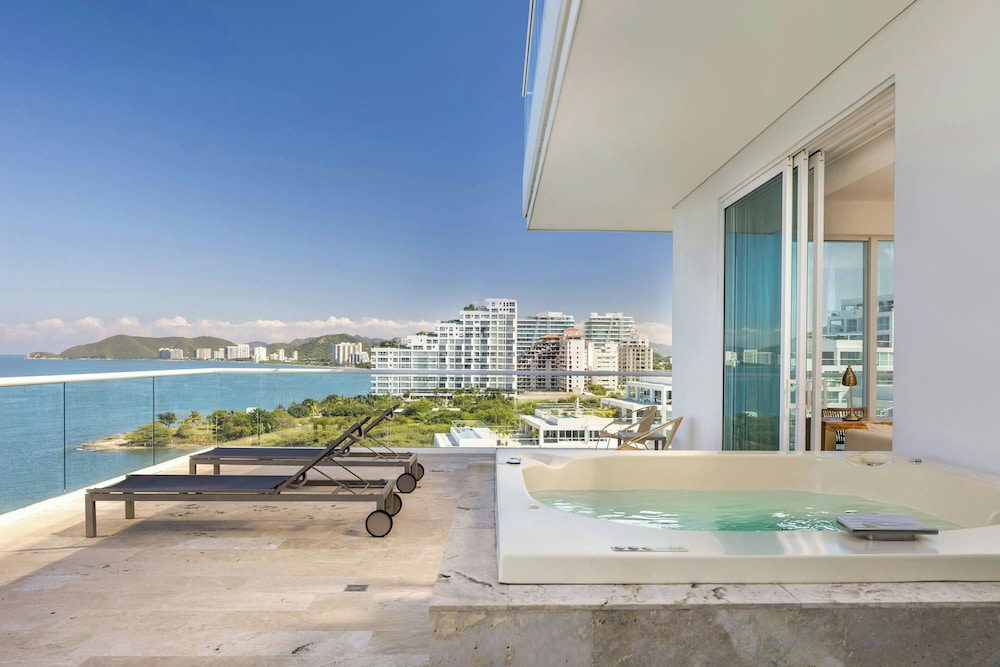 Suite, 1 Bedroom, Balcony (Oceanfront) - Photo 17